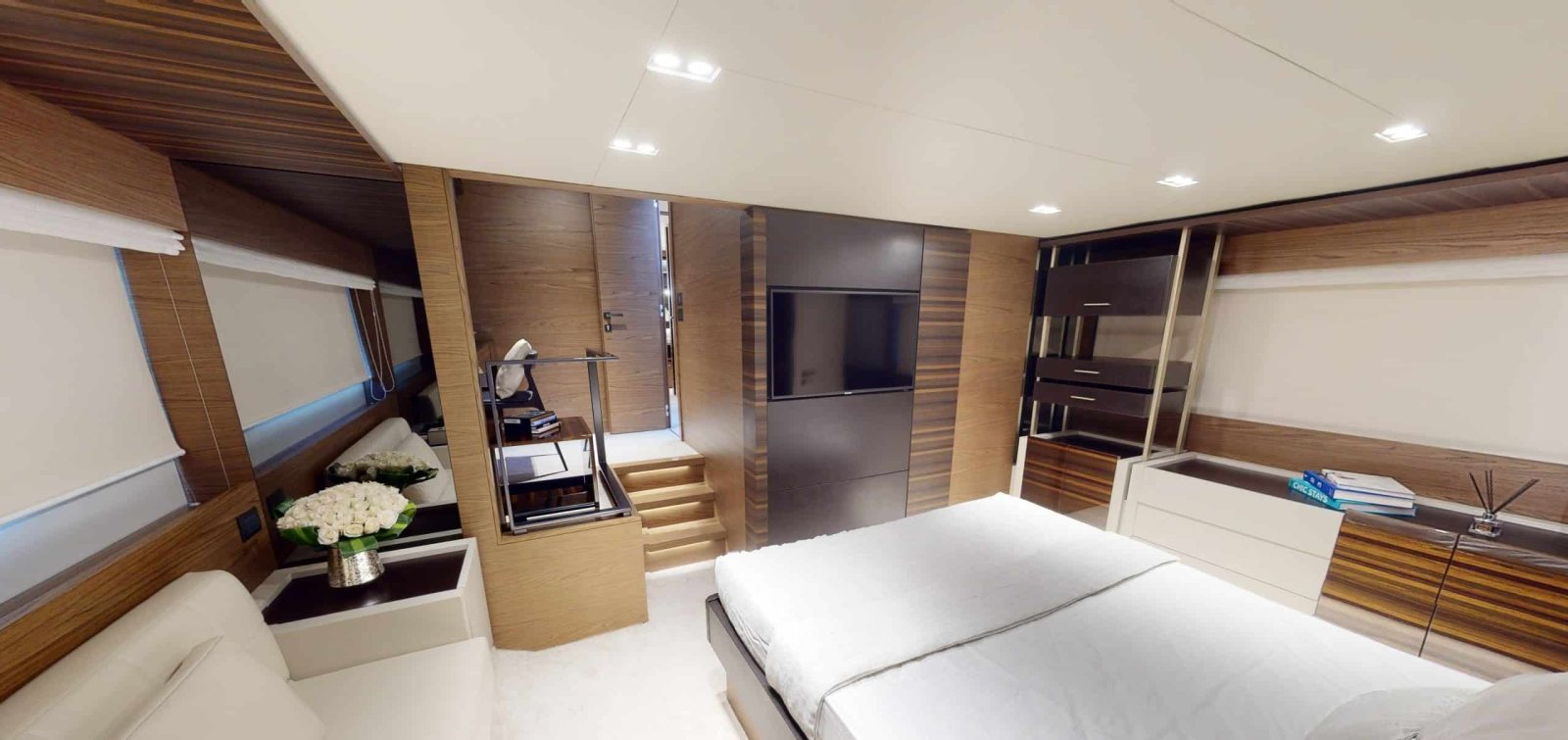 Ferretti 670 master cabin with double bed