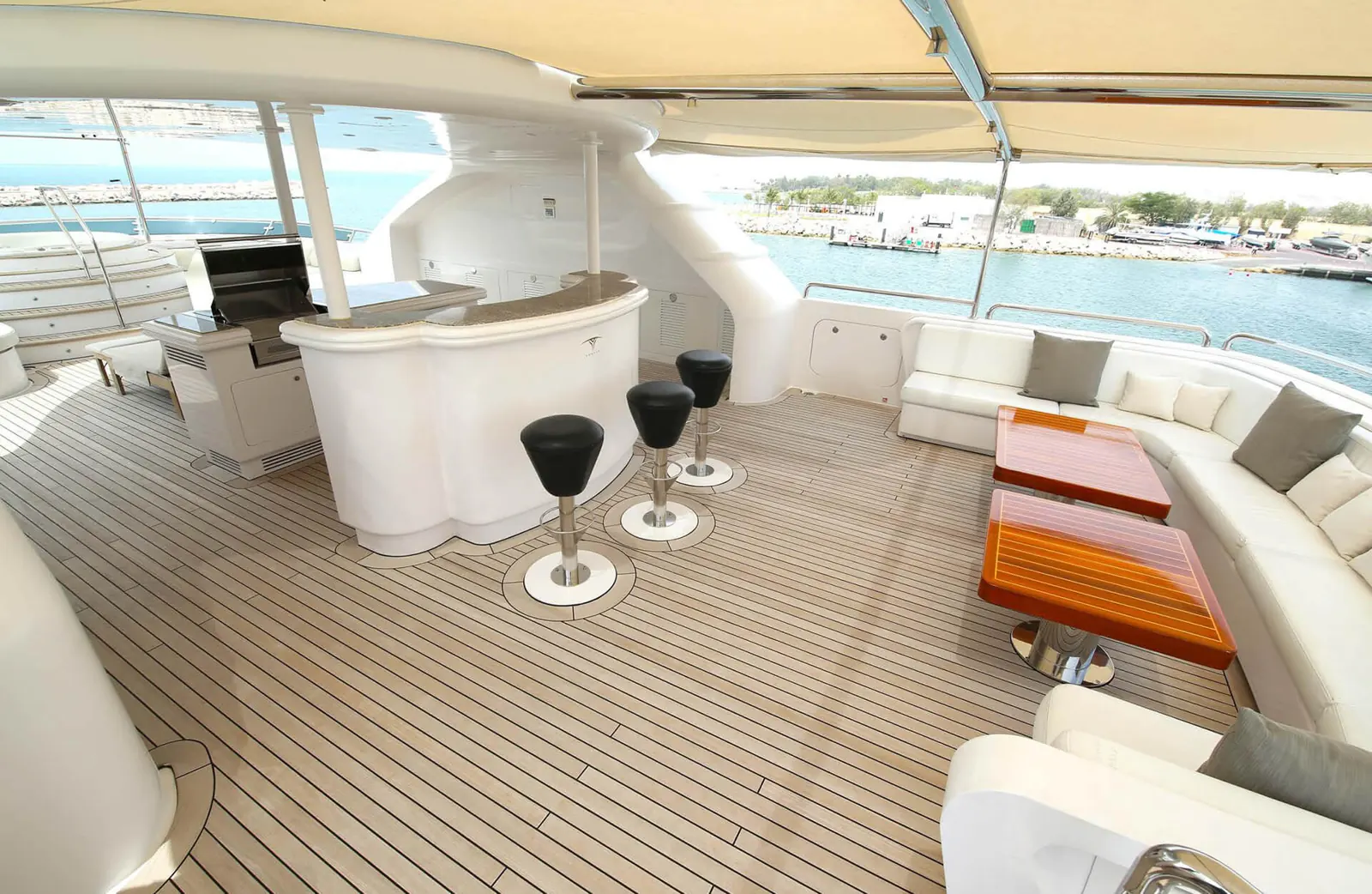 Sensation shaded bar on the upper deck
