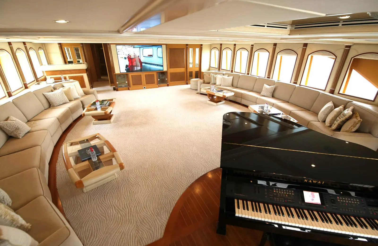 Sensation grand salon with piano