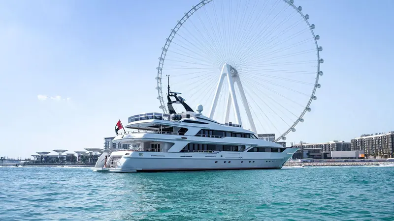 Benetti superyacht in front of Ain Dubai at Bluewaters