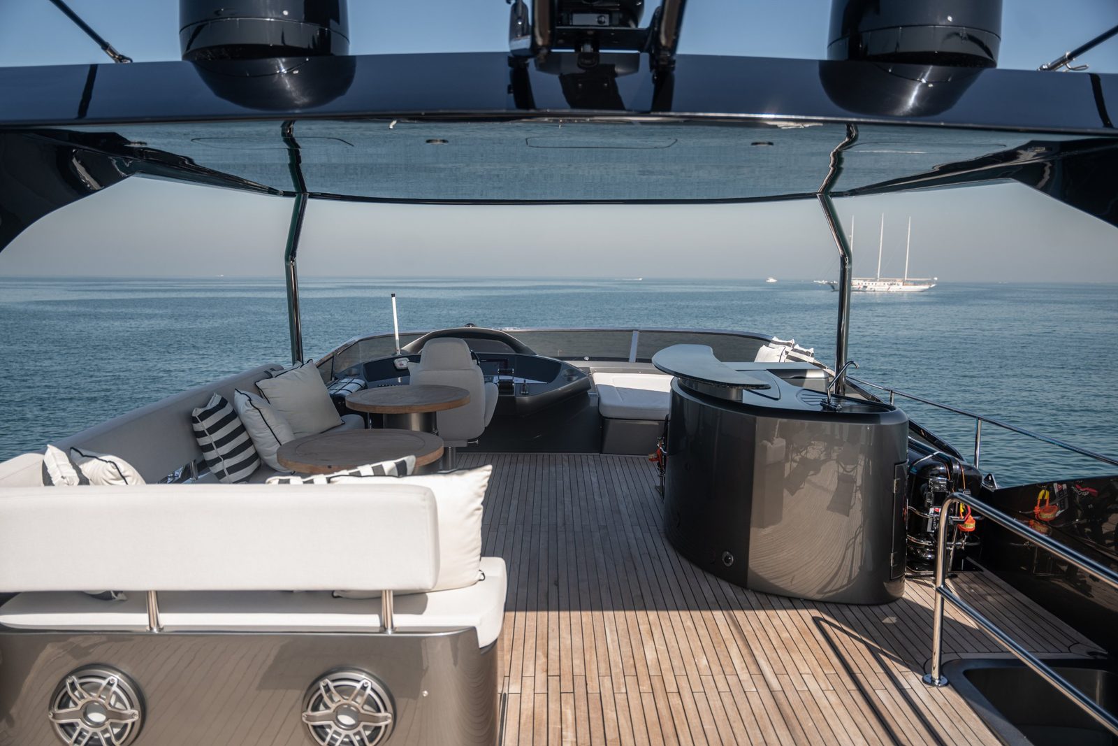Matrix flybridge helm and bar under the hardtop