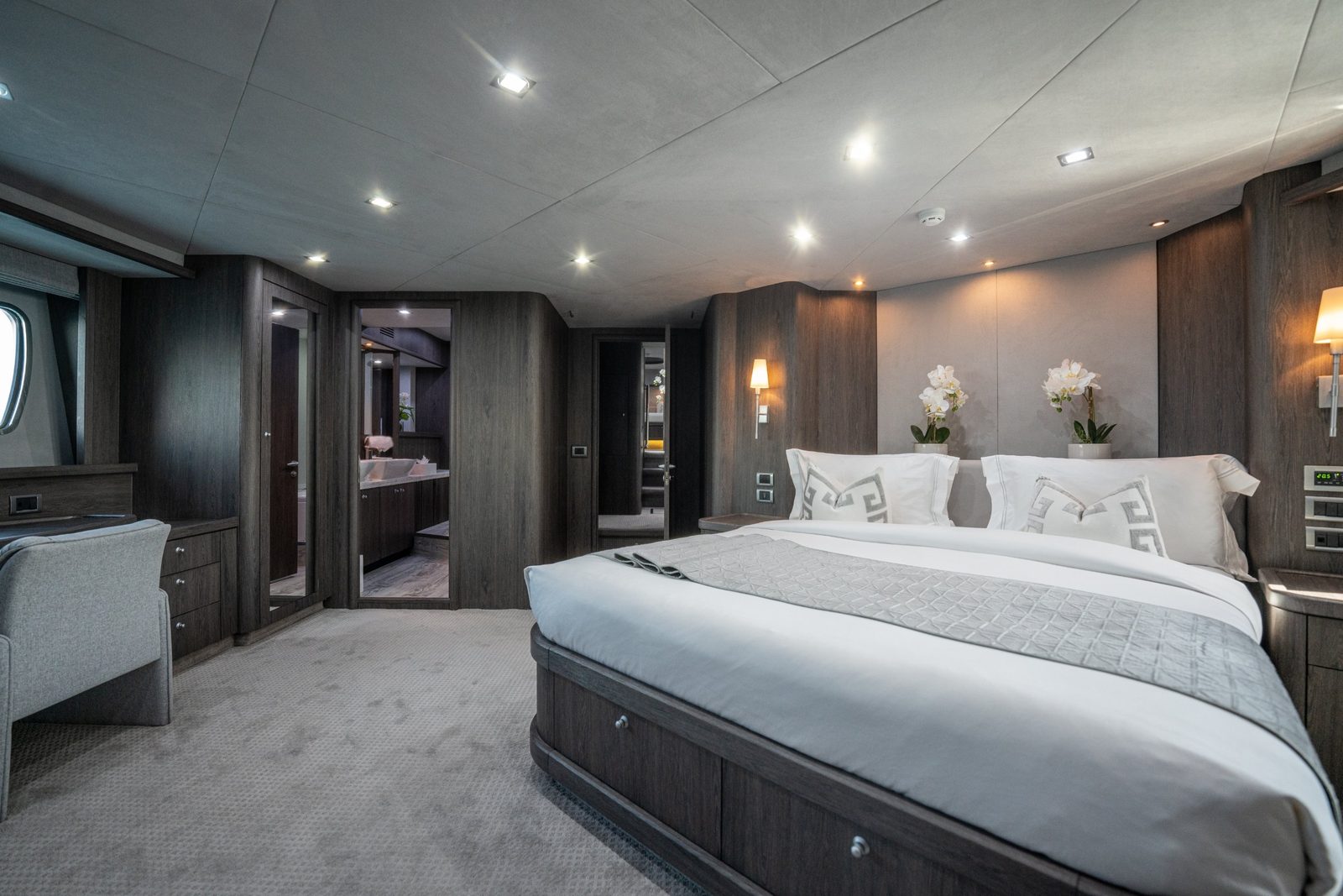 Matrix master cabin with king-size bed